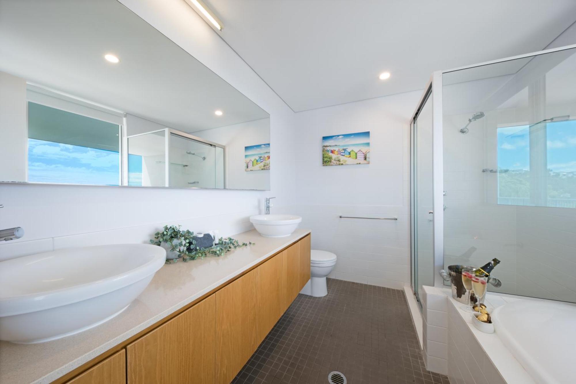 Sea Forever On Azure Seas - Airlie Beach Bagian luar foto